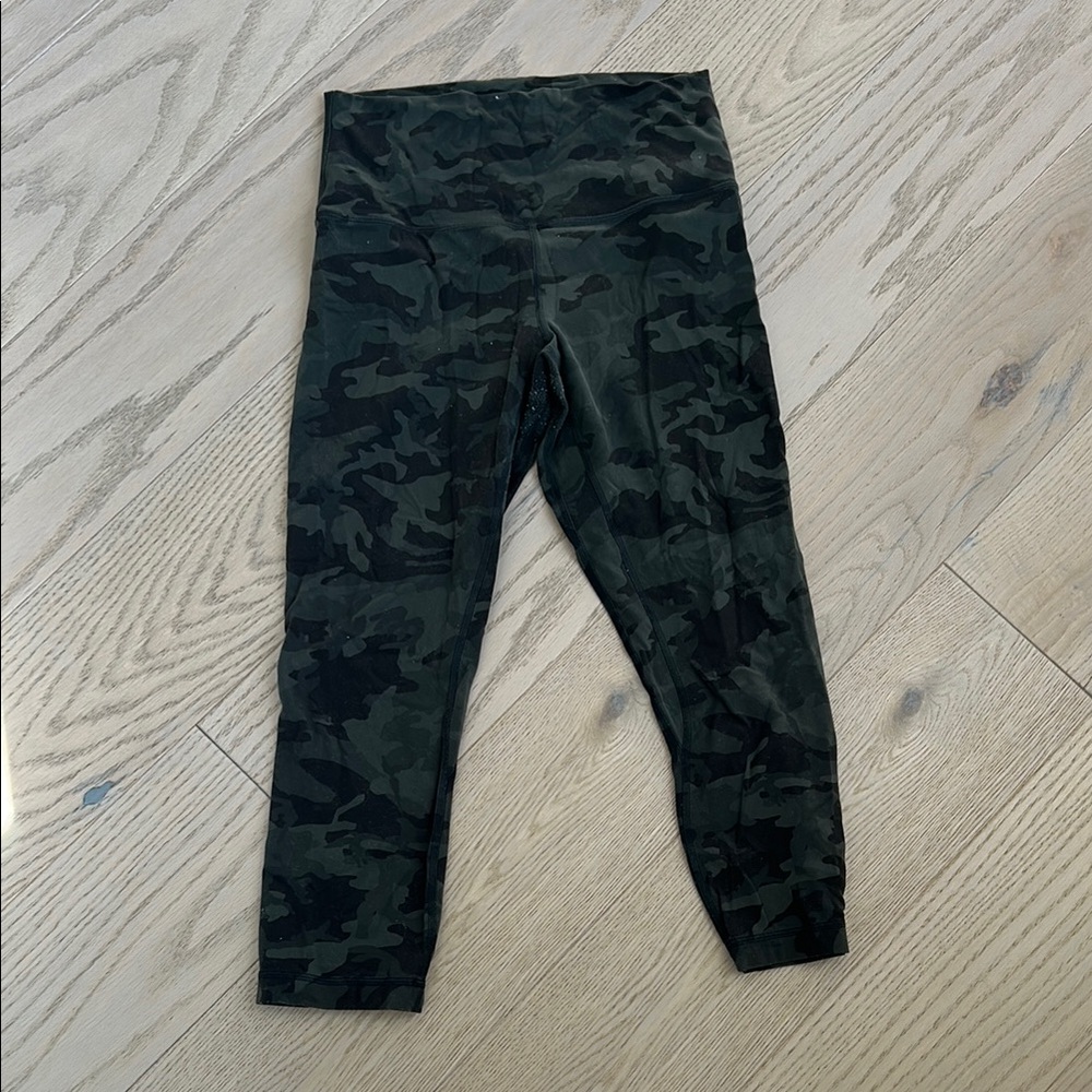 Lululemon Athletica Green and Black Leggings with Elastic Waistband